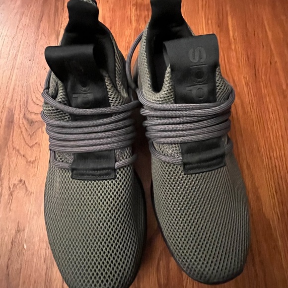 Men’s size 8 Adidas sneakers - Picture 8 of 8